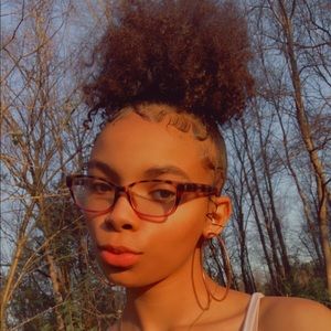 Meet your Posher, Alisha